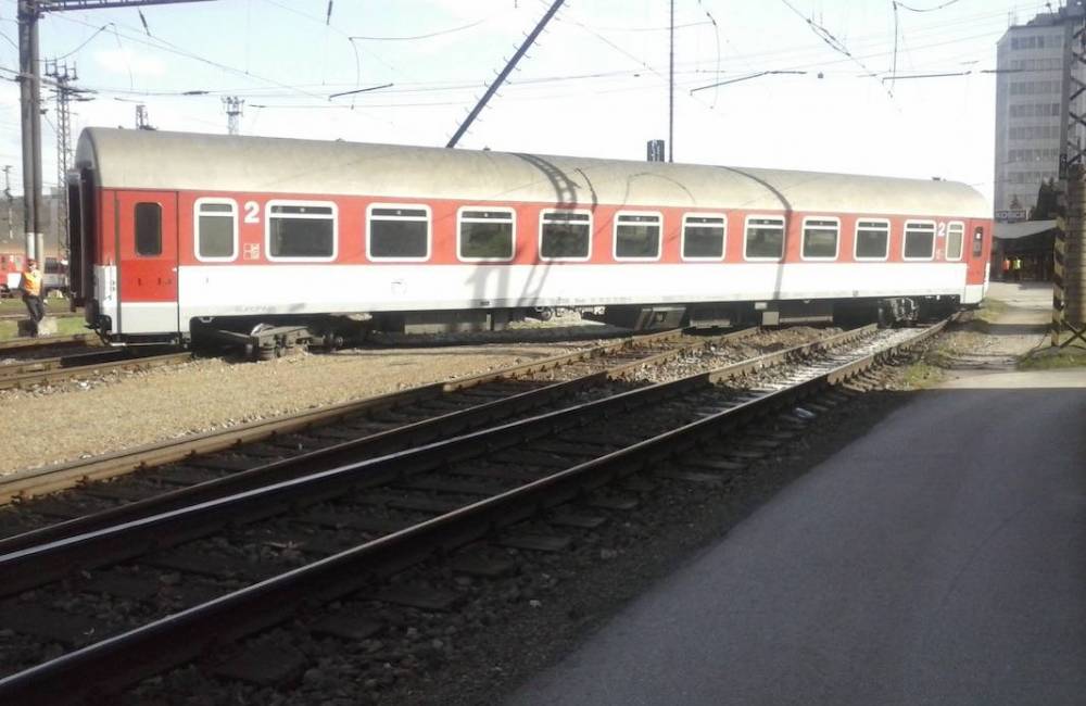 Foto: V Košiciach sa vykoľajil vlak