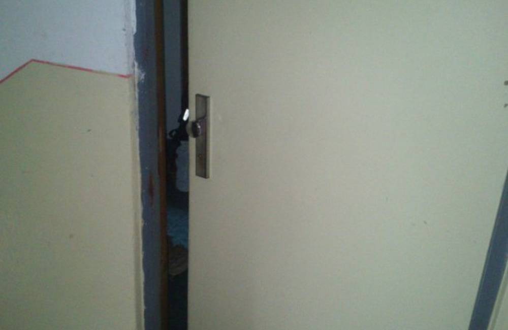 Foto: Zlodej sa vlámal do bytu aby sa mohol najesť