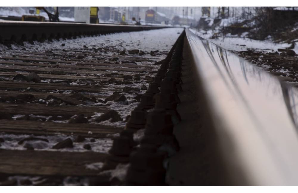 Foto: 21- ročný mladík z Popradu vbehol pod prichádzajúci vlak, zrážku neprežil
