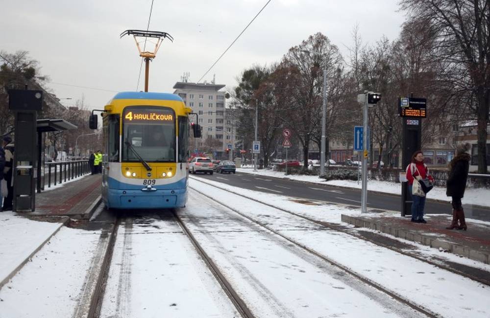 Foto: Po Komenského ulici v Košiciach začali jazdiť električky