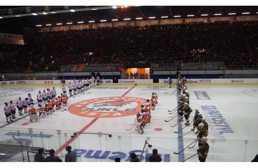 Na zrekonštruovanom zimnom štadióne v Michalovciach sa odohral 17. januára 2018 prvý hokejový zápas