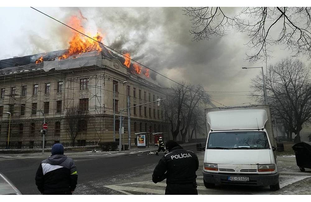 Pre požiar strechy je dnes 28. februára Daňový úrad Košice zatvorený, nefunguje ani podateľňa