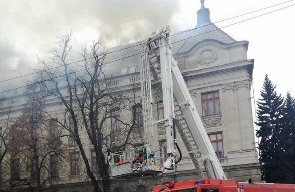 Požiar strechy Daňový úrad vážnejšie nezasiahol, od pondelka bude pre verejnosť opätovne otvorený