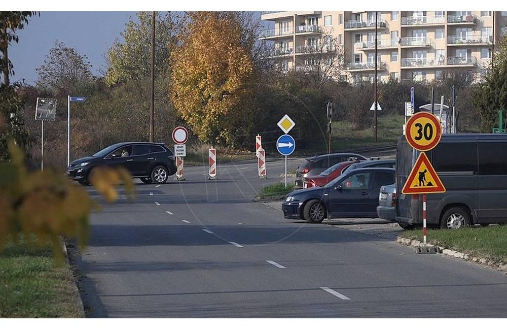 Oprava cesty na Klimkovičovej ulici dočasne zmení trasy liniek, neprejazdená bude aj Štúrova ulica