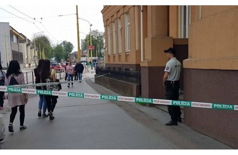 Foto: Všetky súdy na Slovensku museli opäť evakuovať, anonym z Bratislavy nahlásil na jednom z nich bombu