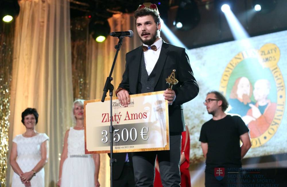 Foto: Učiteľ dejepisu Základnej školy na Drábovej Ján Gáll sa stal víťazom súťaže Zlatý Amos 2018