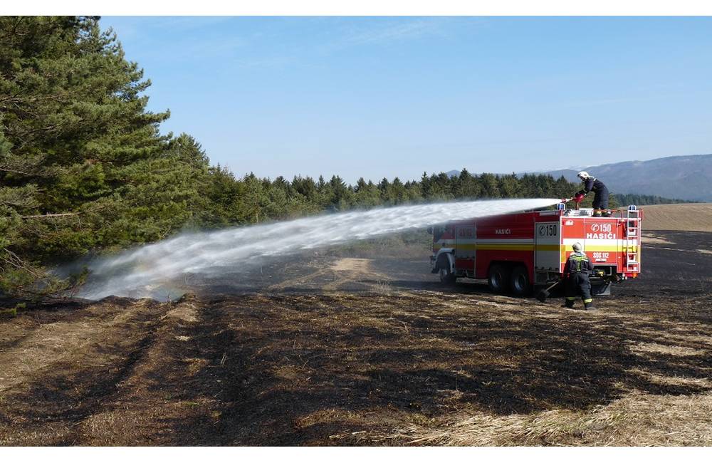 Foto: Polícia vyšetruje požiar v obci Veľká Ida, zničil takmer 39 hektárov pšenice