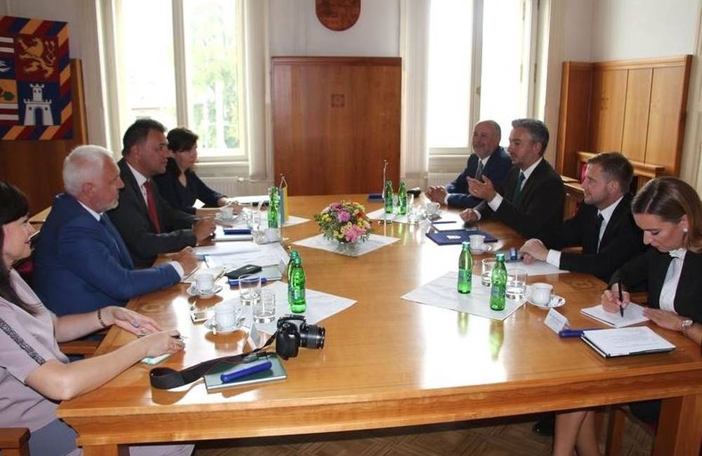 Foto: Košický samosprávny kraj privítal na Úrade KSK delegáciu zo Zakarpatskej oblastnej rady
