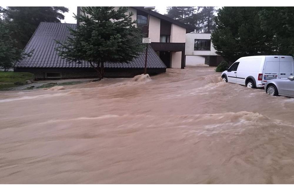 Foto: Zo zatopených oblastí evakuovali 274 osôb, najkritickejšia situácia je v Prešovskom a Košickom kraji