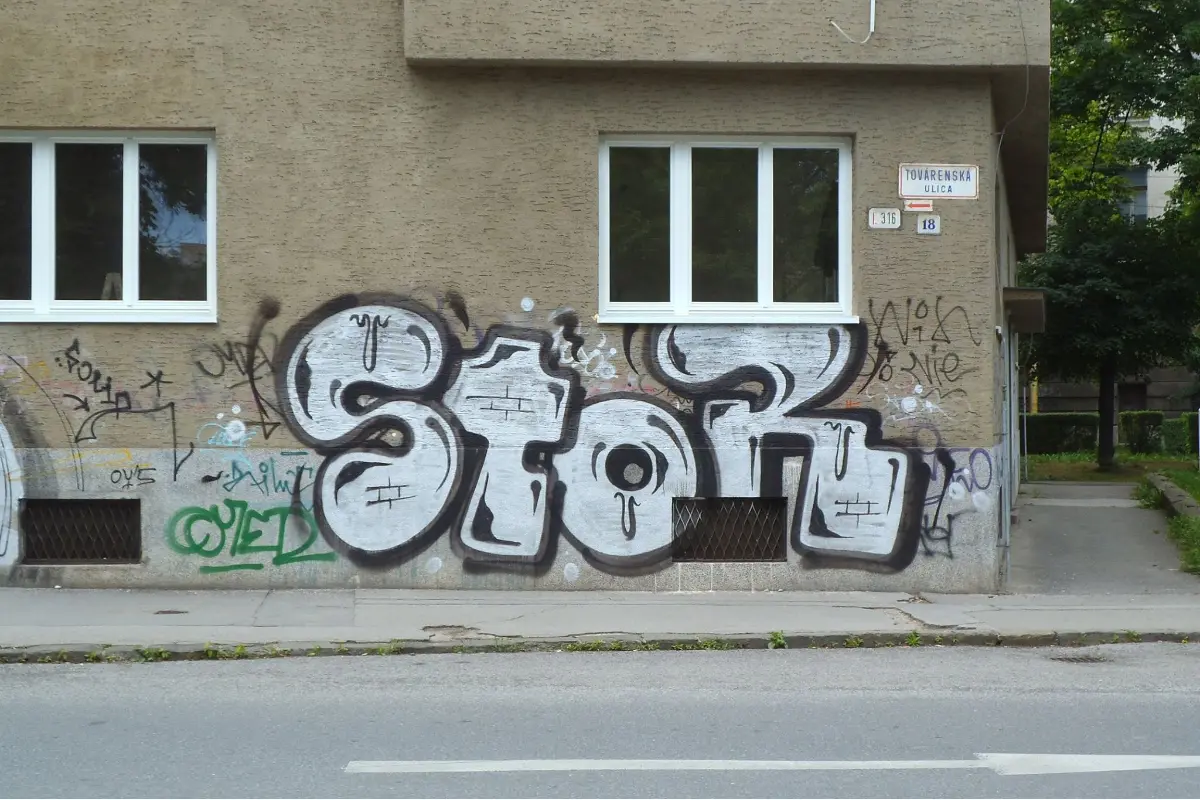 Foto: Košická mestská časť ide do boja s graffitmi novým spôsobom, s nápadom prišiel zástupca starostu počas umeleckej tvorby