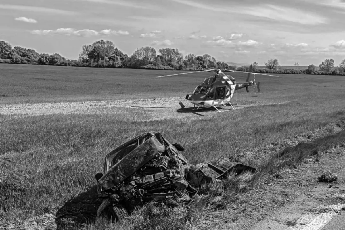 VIDEO: Za zemplínskou obcou Hriadky došlo k vážnej dopravnej nehode, ktorá si vyžiadala napokon aj ľudský život