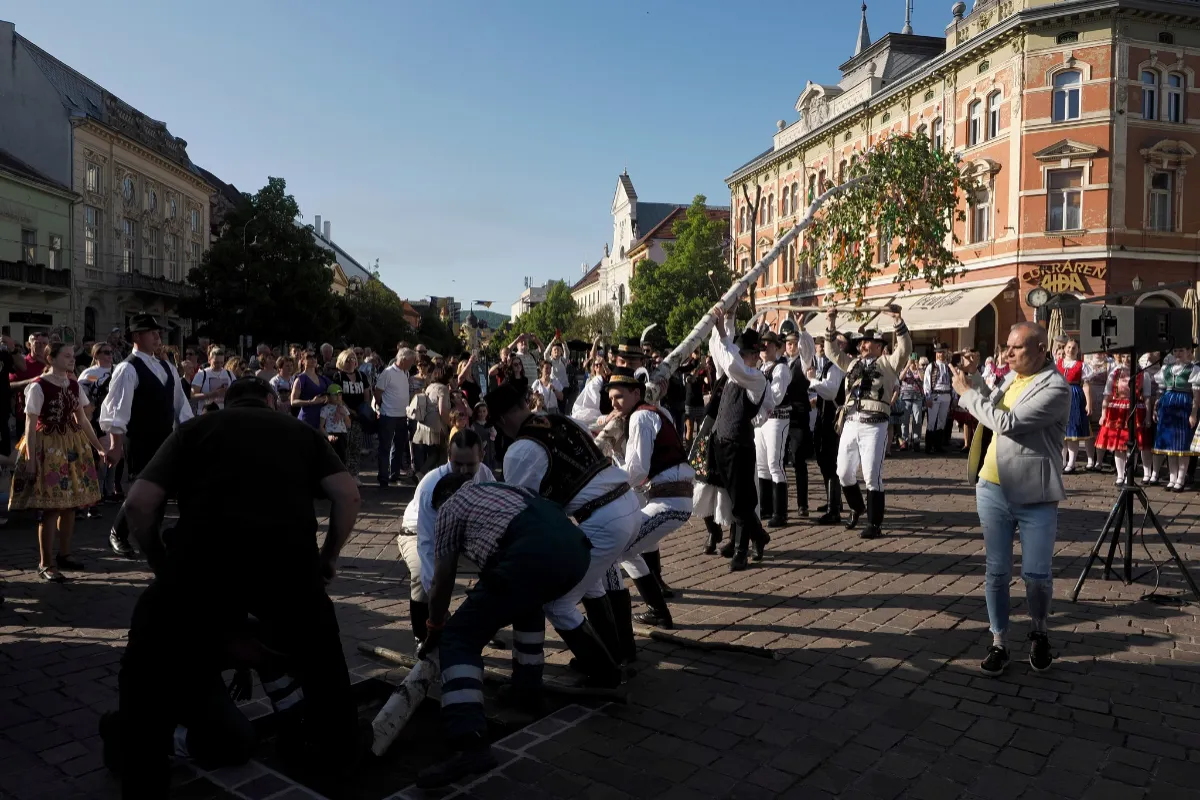 PREHĽAD: Košické mestá a obce ani tento rok neobíde tradícia, kde a kedy postavia folkloristi pestrofarebné máje?