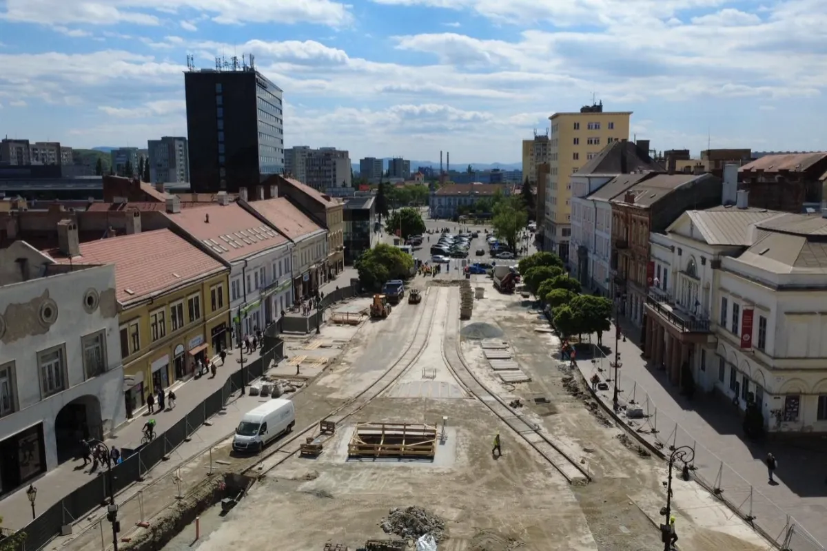 FOTO: Metropola východu už týždne intenzívne pracuje na rekonštrukcii Dolnej brány, ako to ide?