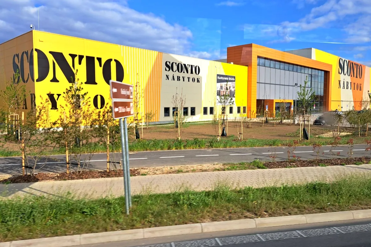 V Košiciach otvorili novú predajňu s nábytkom, už teraz je tŕňom v oku miestnych obyvateľov