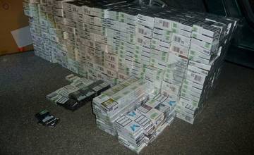 Košickí colníci chytili Ukrajincov, ktorí prevážali 2795 kartónov cigariet