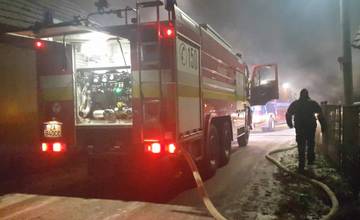 V košickej mestskej časti Ťahanovce zhorela chata do tla, po 3 hodinách hasiči požiar uhasili