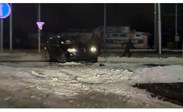 VIDEO: Ďalšia policajná naháňačka v Košiciach, 4 muži z Litvy ukradli vozidlo značky BMW X5
