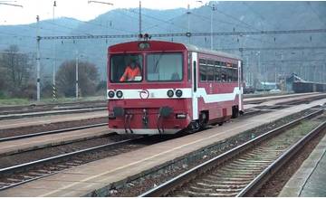 Železnice upozorňujú na výlukové práce v Cesticiach, na priechode pribudnú závory