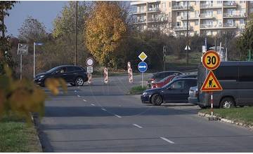 Oprava cesty na Klimkovičovej ulici dočasne zmení trasy liniek, neprejazdená bude aj Štúrova ulica