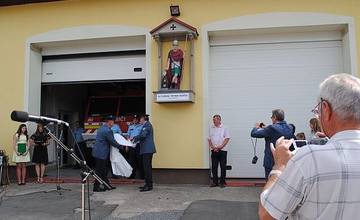 Na hasičskej stanici v Sobranciach odhalili a posvätili sochu svätého Floriána, patróna hasičov