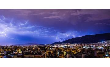 Dnes 5. júna do 18:00 hodiny sa v Košickom kraji očakáva výskyt búrok s krúpami