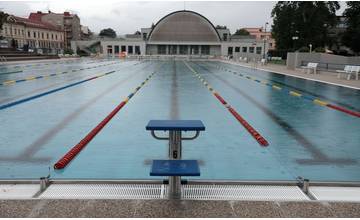 Letná sezóna kúpalísk začína, plavecký bazén na Rumanovej ulici otvoria už v sobotu 16. júna