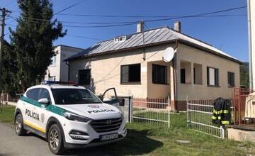 Mŕtve telá nájdené v rodinnom dome v Ruskove mali strelné poranenia. Polícia zisťuje možný scenár