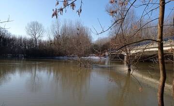 Hladina riek na východe stúpa. V Michalovciach a Trebišove platí výstraha pred povodňami