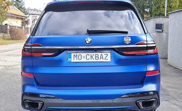 Po košických cestách jazdí auto s „ŠPZ-kou", ktorá poburuje ľudí. Polícia v tom problém nevidí