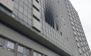FOTO: V košickej nemocnici vypukol požiar, ľudí evakuovali z viacerých poschodí