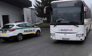 Opitý autobusár v Košickom kraji zobral tržbu a cestujúcich zavrel v autobuse. Nahlásili ho na tiesňovej linke
