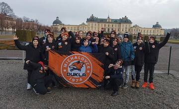 FOTO: Mladí michalovskí hokejisti si zahrali na švédskom ľade. Za hranicami zbierali zážitky i skúsenosti