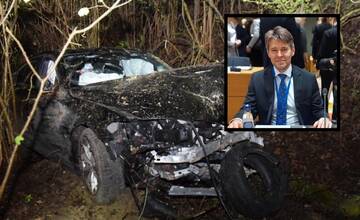FOTO: Pri Košiciach havarovala vládna limuzína štátneho tajomníka Mareka Eštoka. Bol na vine vodič BMW?