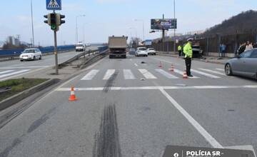 FOTO: Na Južnom nábreží sa zrazilo auto s nákladiakom. Boli ste svedkom nehody?