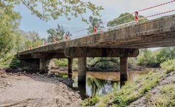 FOTO: Most pri Vojanoch je od novembra uzavretý. Stavebné práce sa konečne pohli