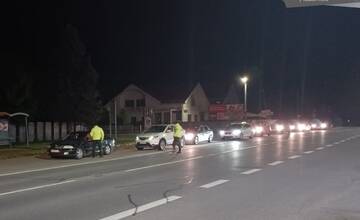 FOTO: Polícia uzavrela počas víkendu Sobrance aj Medzev. Kontrolám sa nevyhli ani kamionisti