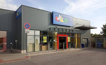 Známy elektroreťazec Okay má problém, hľadá investora. Pohltí napokon Datart?