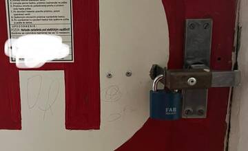 Hasiť či nehasiť? Asi bude ľahšie utekať, komentujú Košičania hermeticky uzavretý hasičský hydrant