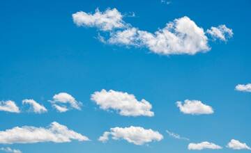 Na väčšine územia Košického kraja dnes očakávajte vysoké teploty. Meteorológovia vydali výstrahu