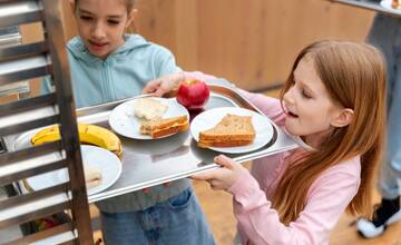 Kto sa postará o hladné brušká školákov? Na Trebišovskej hľadajú riaditeľa jedálne