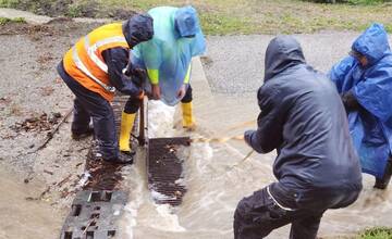Svoje domovy musia opustiť stovky ľudí. Slovenská katolícka charita spúšťa zbierku pre obete povodní