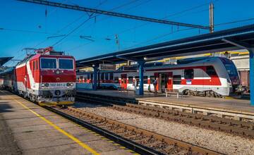 Čakáte na vlak? Namiesto neho príde autobus. Cestujúcich sa dotknú viaceré výluky na východe