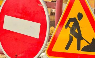 Desiatky rokov chodili domov zablatení až po uši. Obyvatelia Spišskej Novej Vsi ani nedúfali v opravu príjazdovky