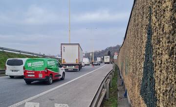 Na Prešovskej ceste smerom do Prešova rátajte so zdržaním, pre nehodu sa tam tvoria kolóny