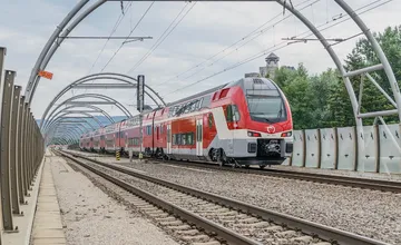Z Košíc do Bratislavy vlakom každú hodinu. S expresmi by ste to mali stihnúť za menej ako 5 hodín