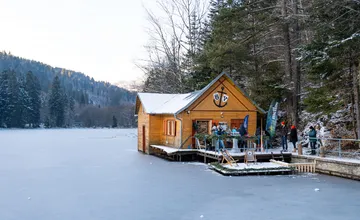 FOTO: Na jazere pri Úhornej vznikla nová sauna Tajch, využiť ju môžete celoročne, nezabudnite si ju však zarezervovať