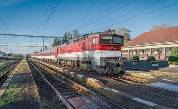 Rýchlika z Košíc do Bratislavy nabral meškanie, na stanici zasahovala rýchla zdravotná služba
