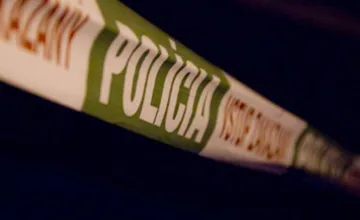 V obci pri Trebišove objavili mŕtve telo ženy s podliatinami a škrabancami. Našli ho v rodinnom dome