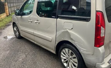 Trebišovčanka Saskia si ráno našla zrámované auto, skúša silu internetu. Ako postupovať v takom prípade?