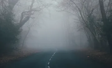 Pozor na hustú hmlu a poľadovicu na horskom priechode Súľová. Pri prejazde buďte opatrní